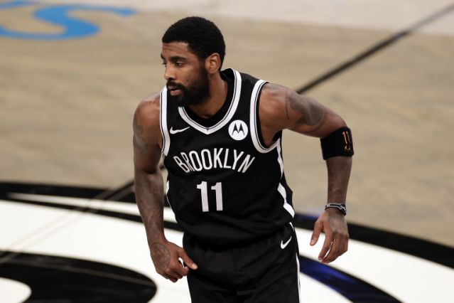 Kyrie Irving aparecerá contra Milwaukee Bucks